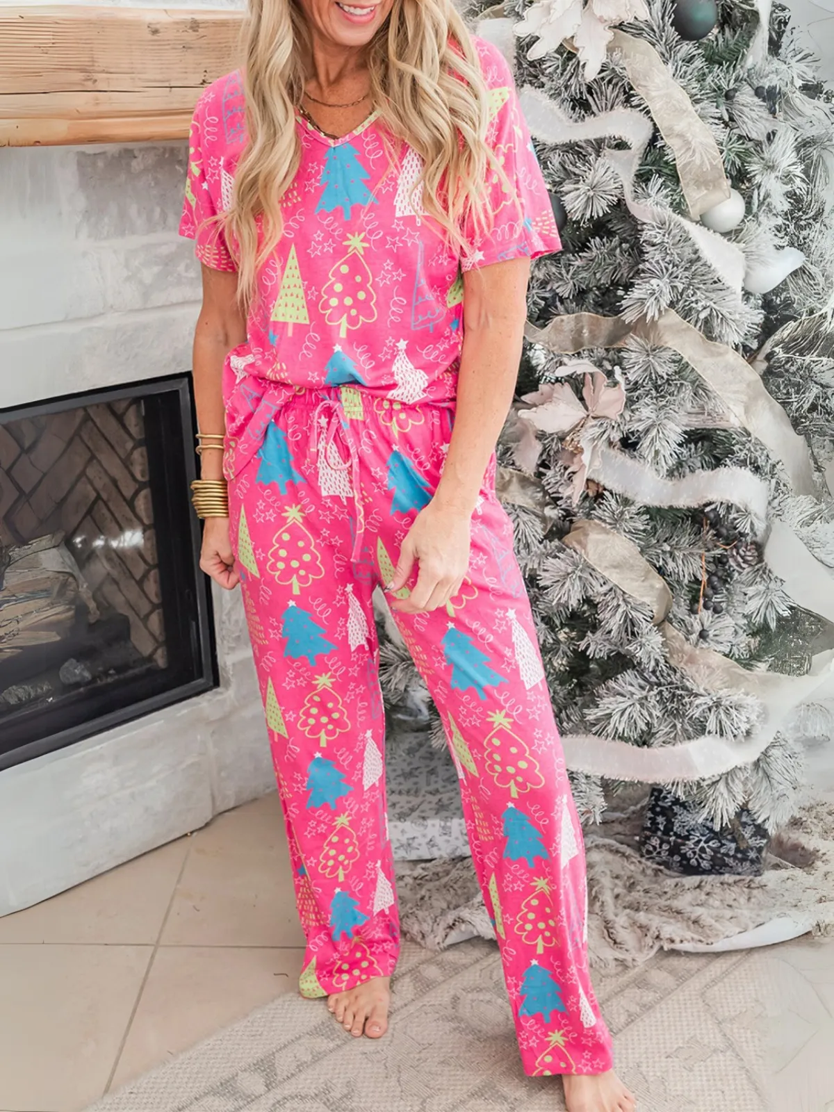 Womens Cozy Holiday Christmas Tree Print V-Neck Tee & Pants Lounge Set